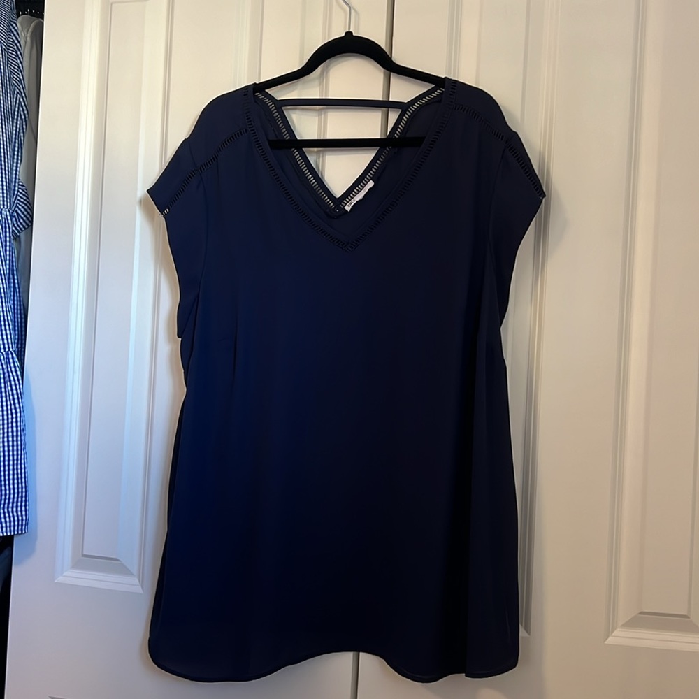 DR 2 V-Neck Blouse w/detail